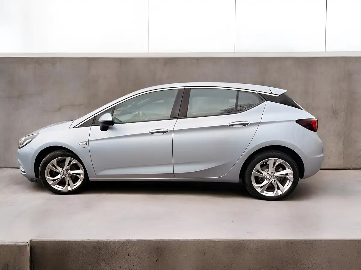 Used 2016 Vauxhall Astra Sri Silver - Interior and Exterior details 3