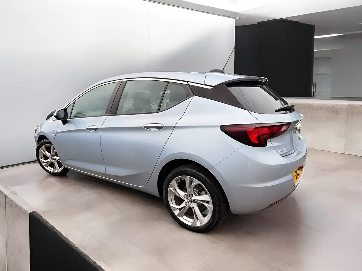 Used 2016 Vauxhall Astra Sri Silver - Interior and Exterior details 4