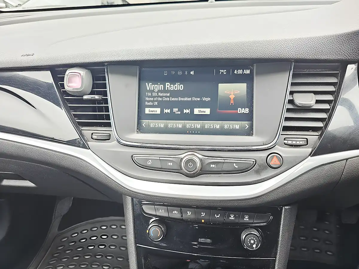 Used 2016 Vauxhall Astra Sri Silver - Interior and Exterior details 11