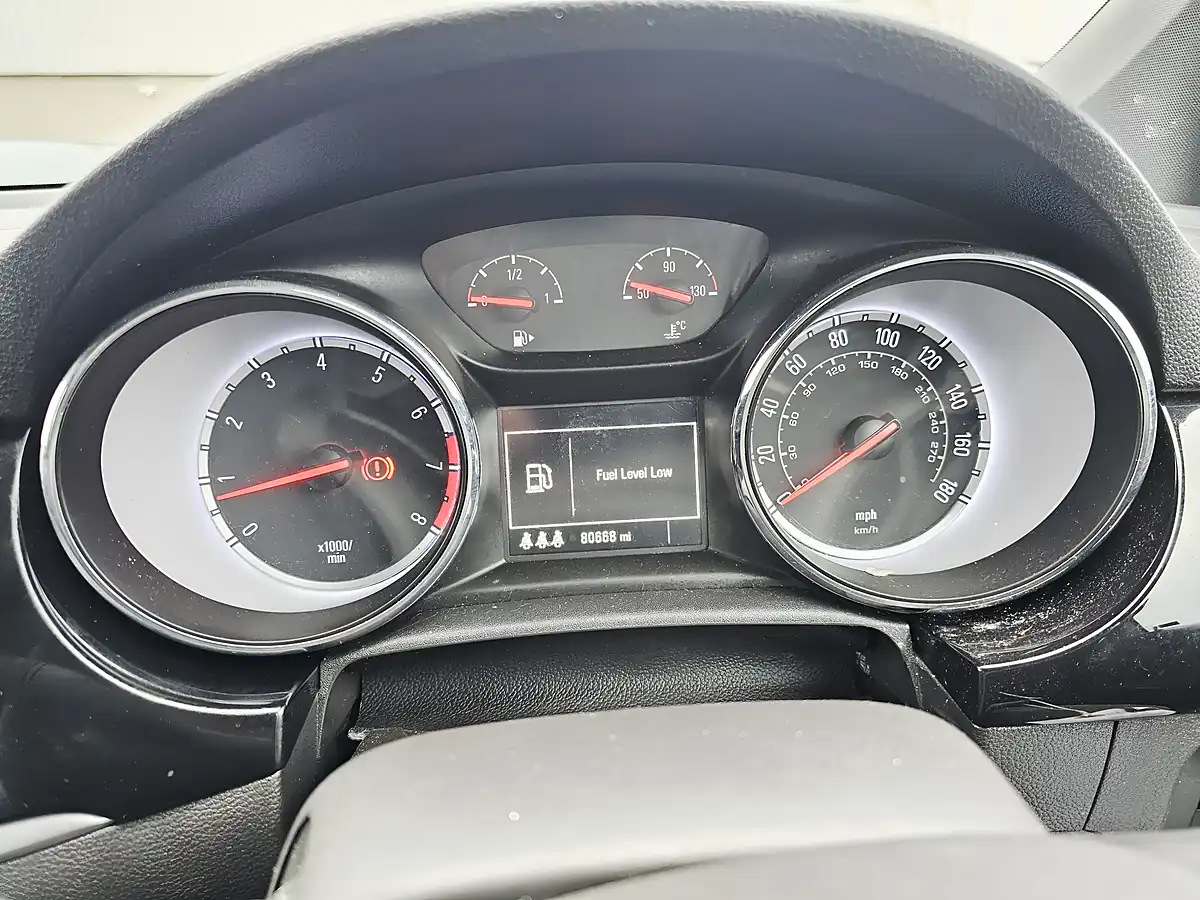 Used 2016 Vauxhall Astra Sri Silver - Interior and Exterior details 12
