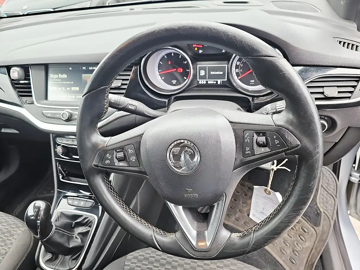 Used 2016 Vauxhall Astra Sri Silver - Interior and Exterior details 13