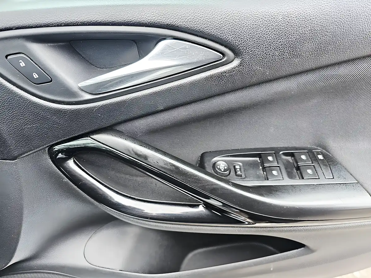 Used 2016 Vauxhall Astra Sri Silver - Interior and Exterior details 14