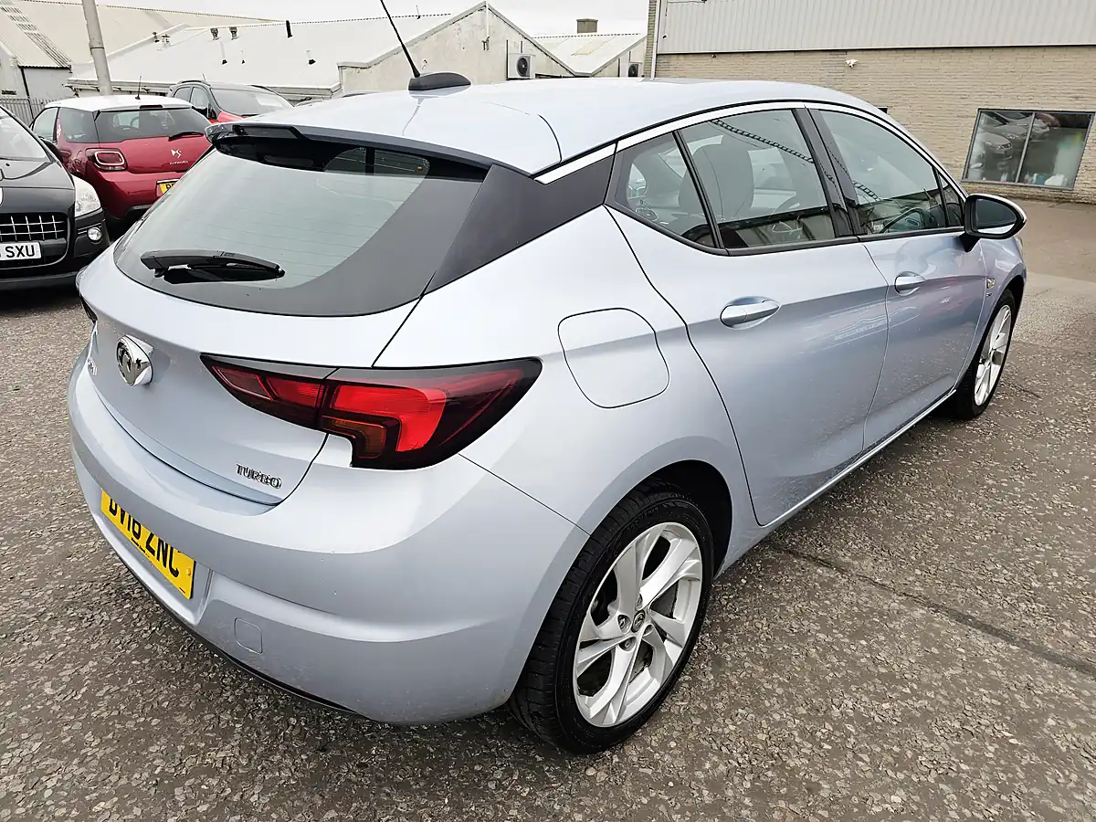 Used 2016 Vauxhall Astra Sri Silver - Interior and Exterior details 5