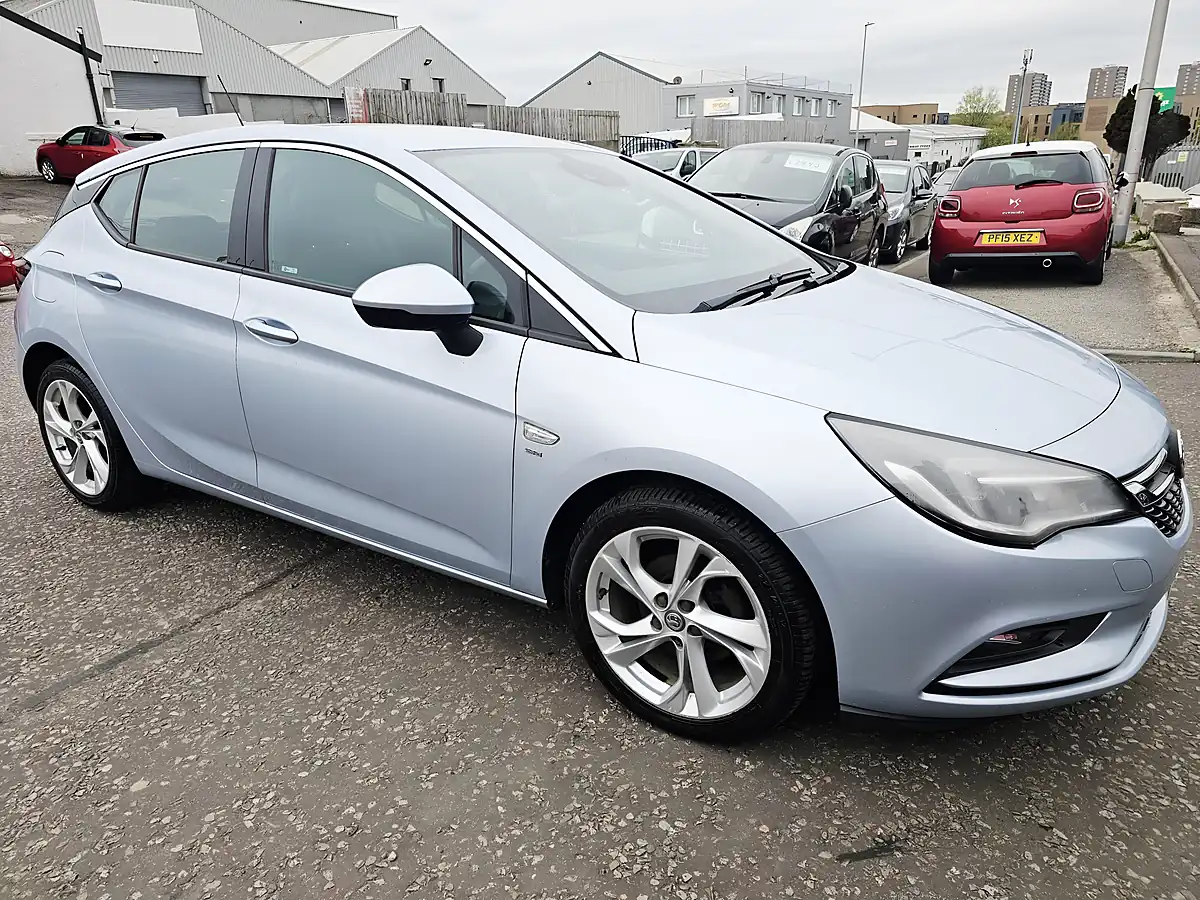 Used 2016 Vauxhall Astra Sri Silver - Interior and Exterior details 6