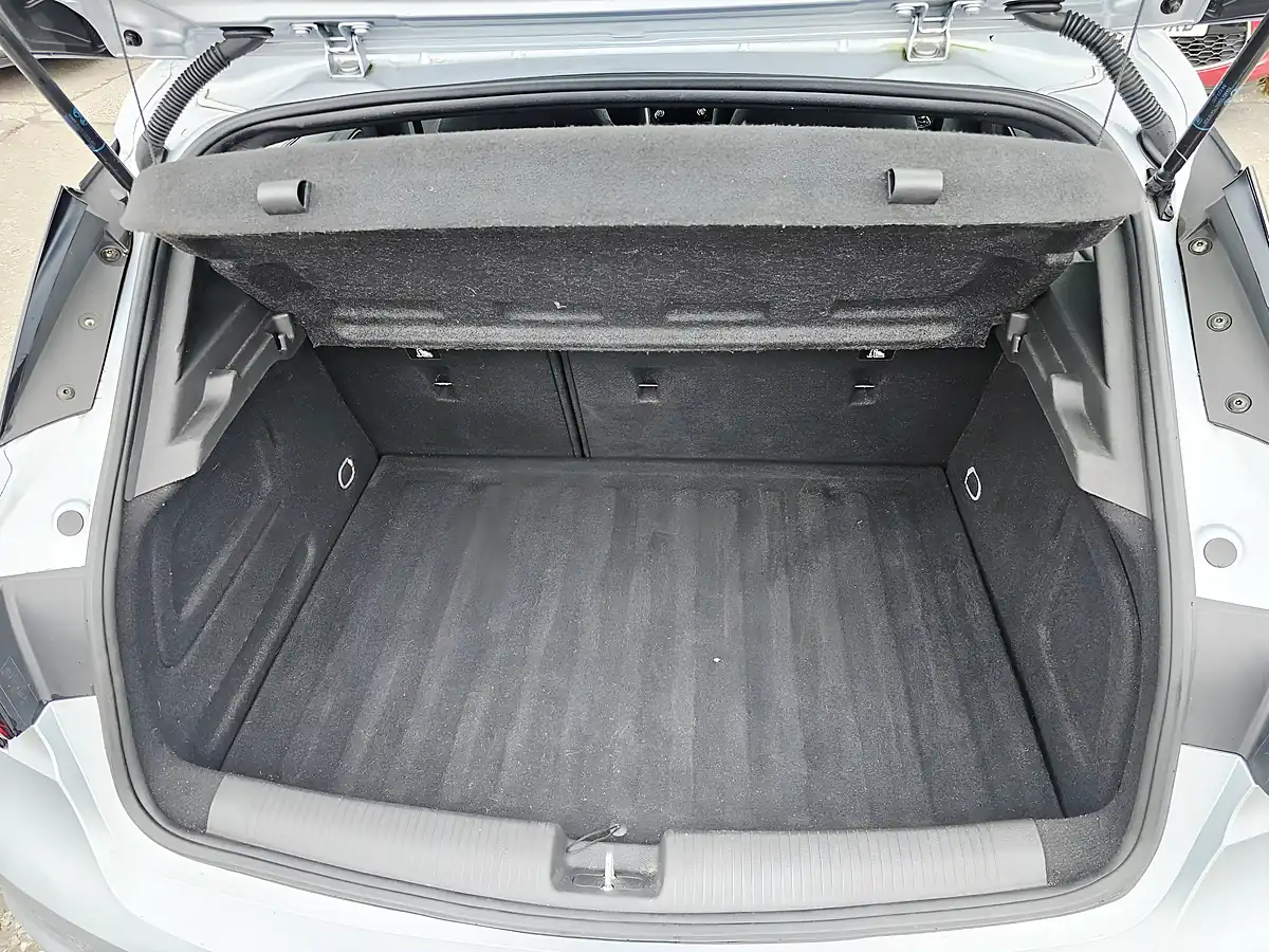 Used 2016 Vauxhall Astra Sri Silver - Interior and Exterior details 7