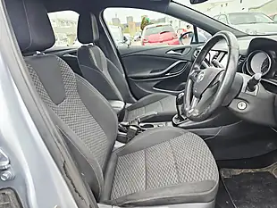 Used 2016 Vauxhall Astra Sri Silver - Interior and Exterior details 9
