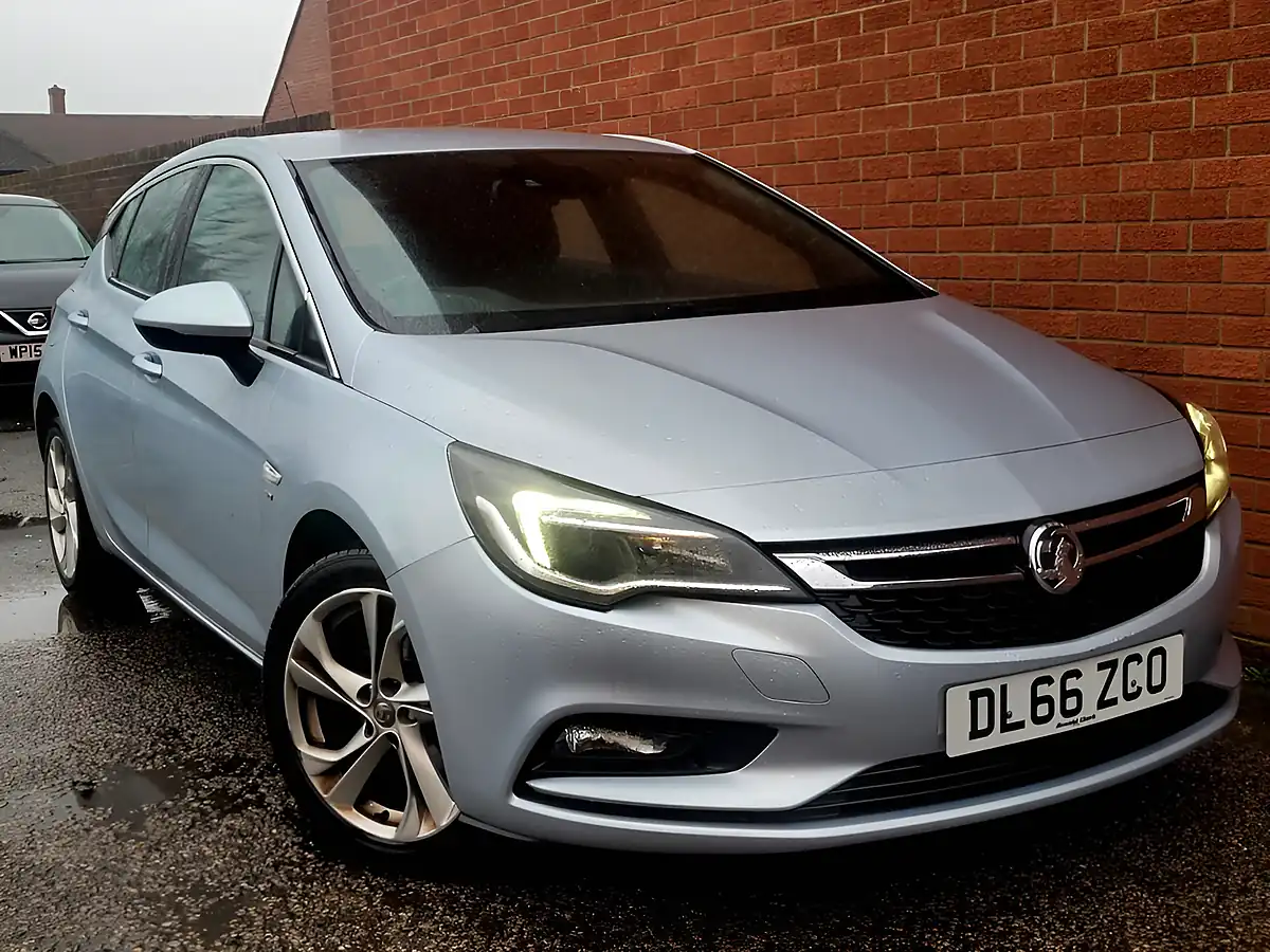 Used 2016 Vauxhall Astra Sri Silver - Interior and Exterior details 10