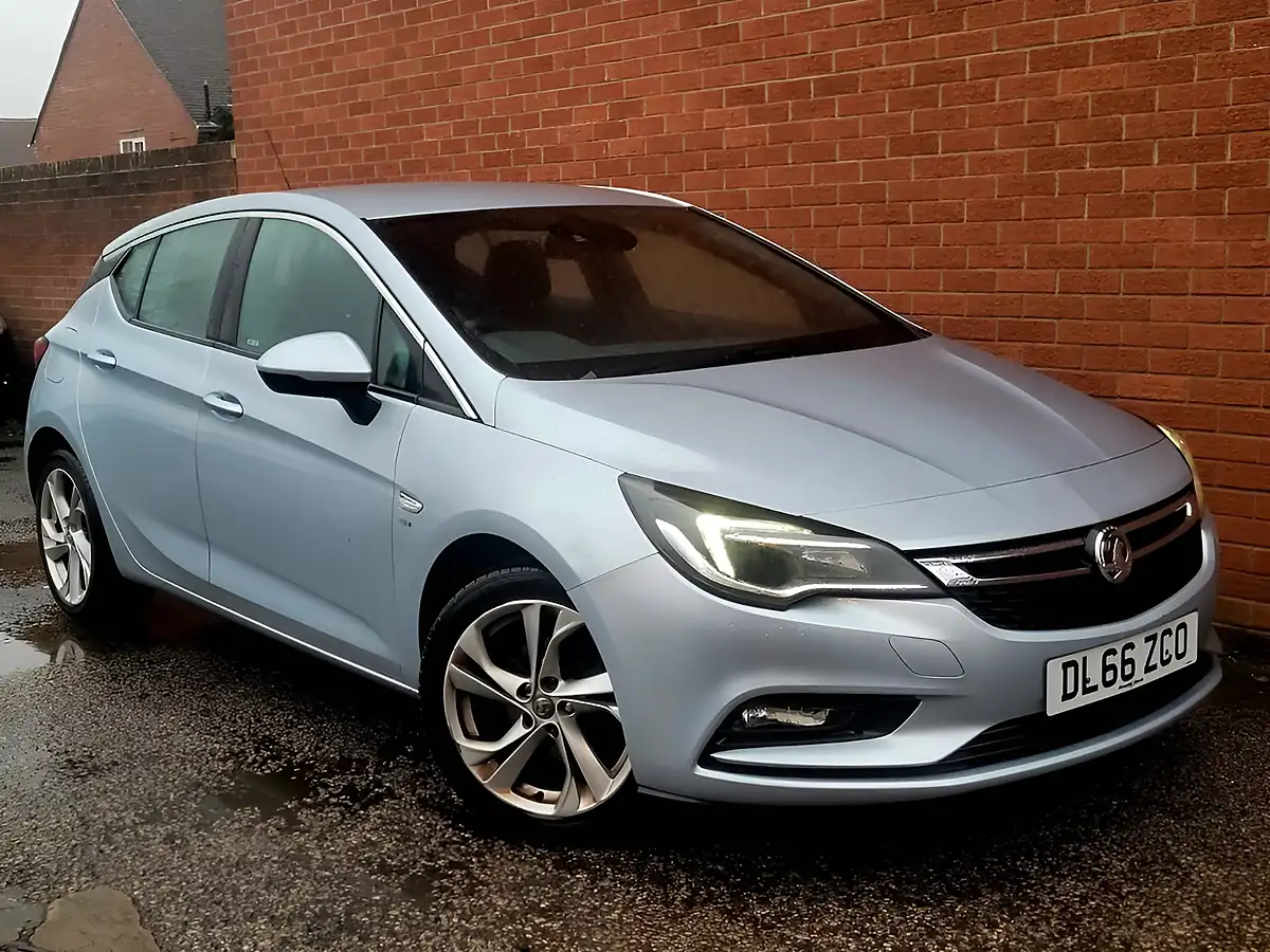 Used 2016 Vauxhall Astra Sri Silver - Interior and Exterior details 11