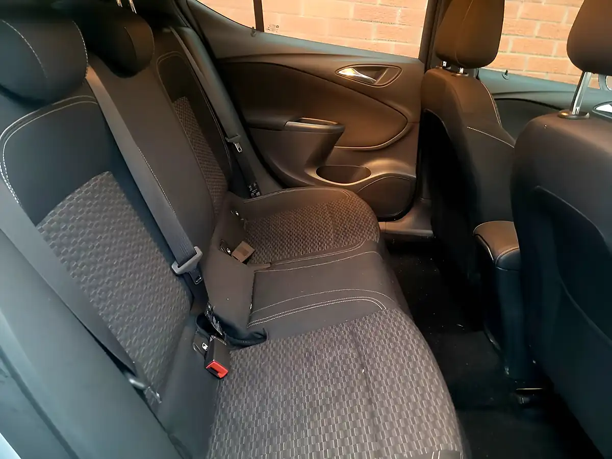 Used 2016 Vauxhall Astra Sri Silver - Interior and Exterior details 14