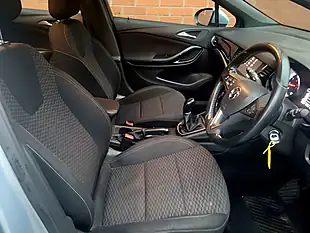 Used 2016 Vauxhall Astra Sri Silver - Interior and Exterior details 16