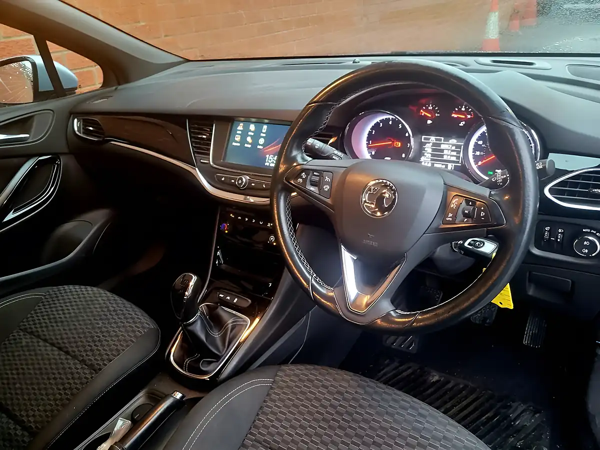 Used 2016 Vauxhall Astra Sri Silver - Interior and Exterior details 17