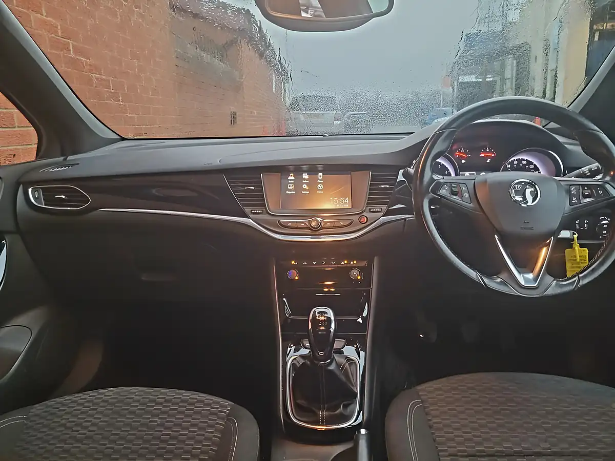 Used 2016 Vauxhall Astra Sri Silver - Interior and Exterior details 18