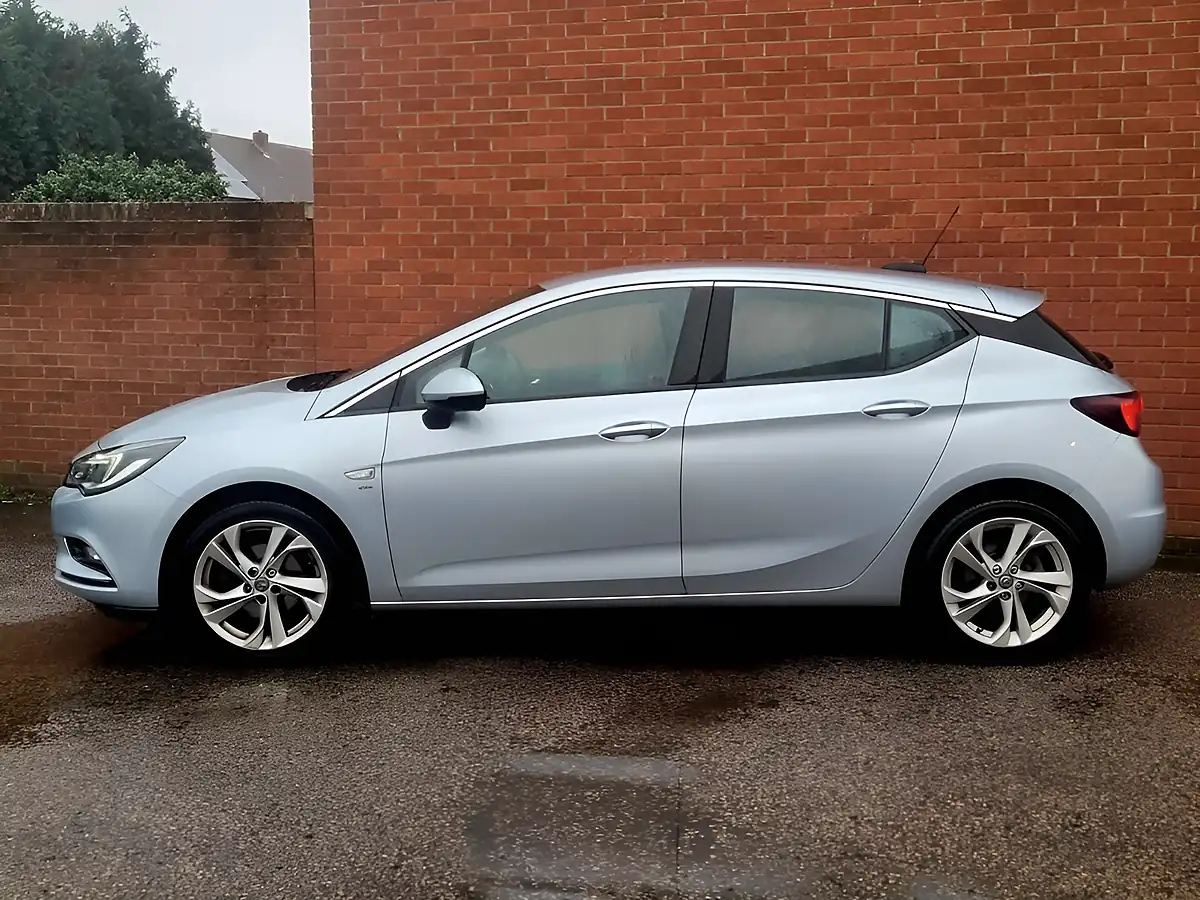 Used 2016 Vauxhall Astra Sri Silver - Interior and Exterior details 2