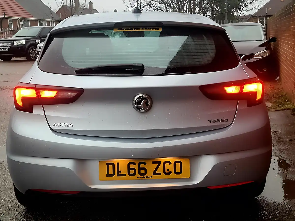Used 2016 Vauxhall Astra Sri Silver - Interior and Exterior details 4