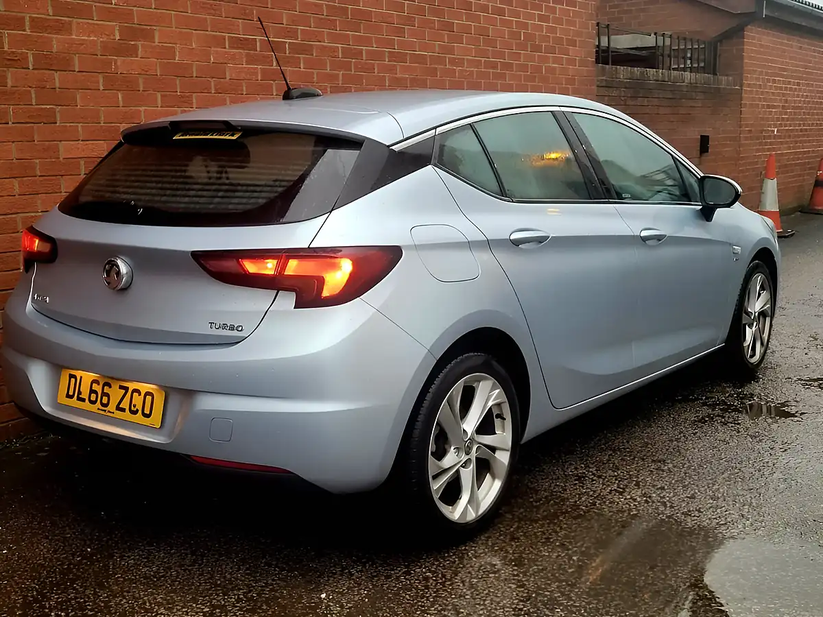 Used 2016 Vauxhall Astra Sri Silver - Interior and Exterior details 6