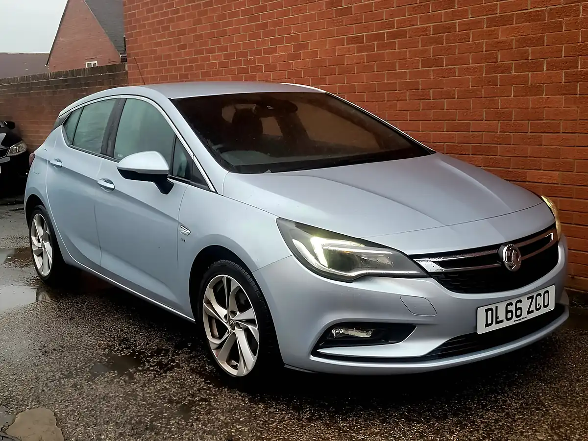 Used 2016 Vauxhall Astra Sri Silver - Interior and Exterior details 8