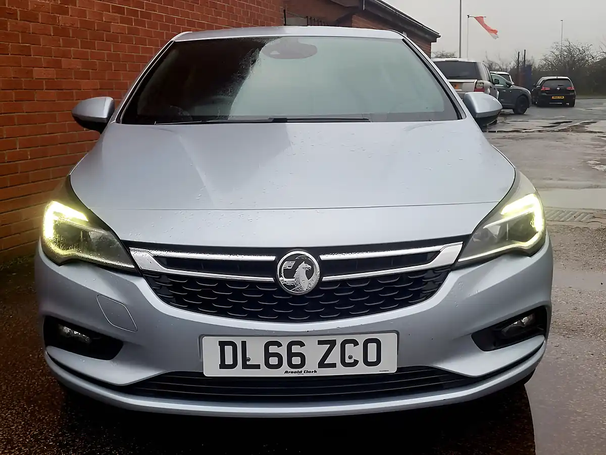 Used 2016 Vauxhall Astra Sri Silver - Interior and Exterior details 9