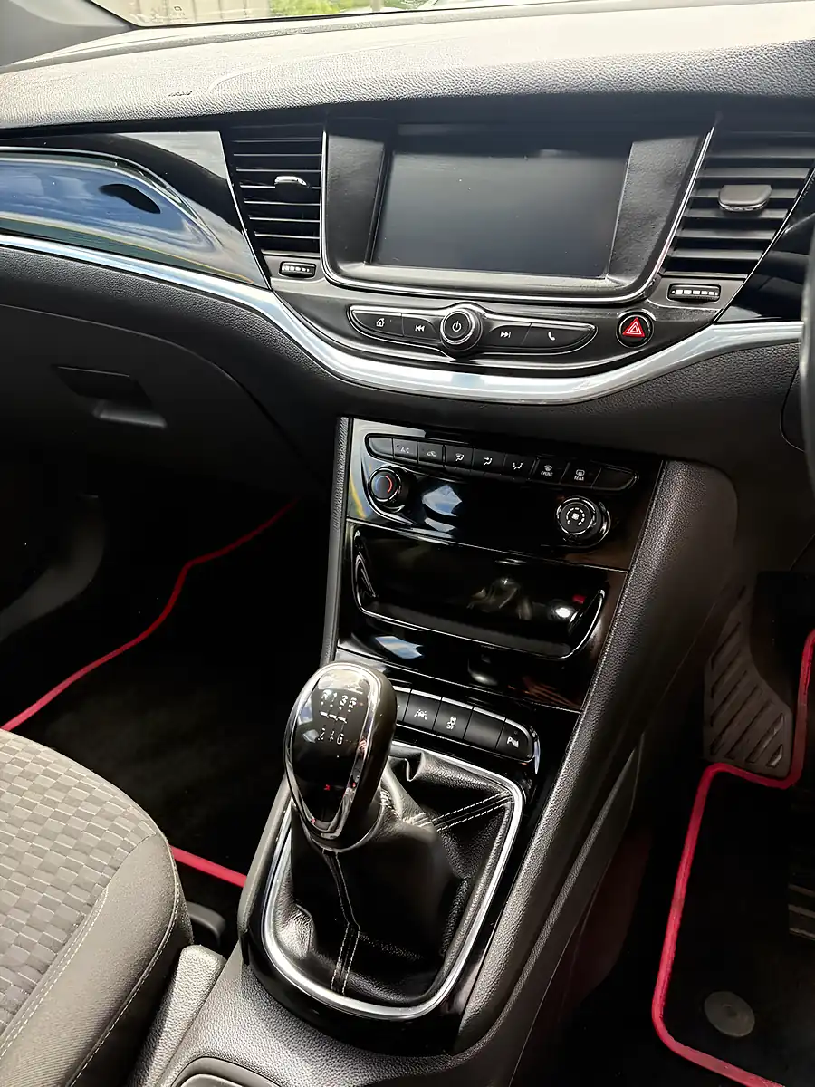 Used 2016 Vauxhall Astra Sri Sports Tourer Red - Interior and Exterior details 10