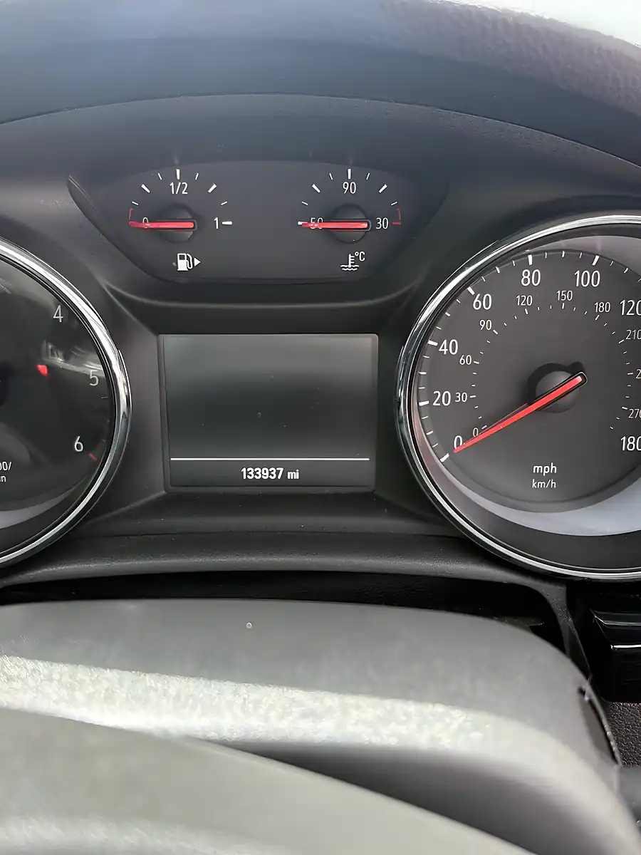 Used 2016 Vauxhall Astra Sri Sports Tourer Red - Interior and Exterior details 11