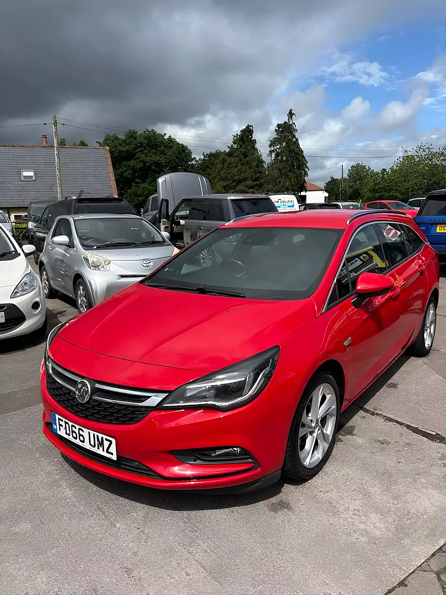 Used 2016 Vauxhall Astra Sri Sports Tourer Red - Interior and Exterior details 2