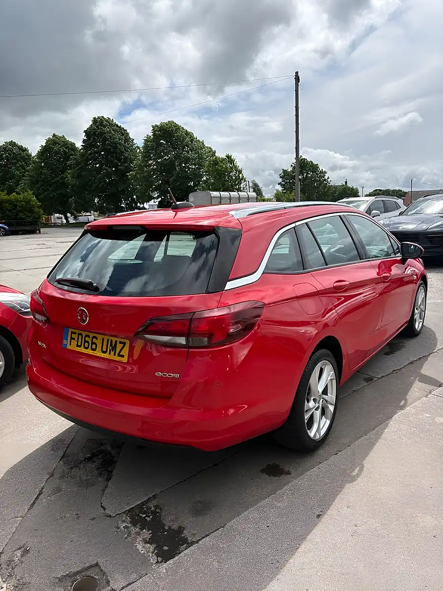 Used 2016 Vauxhall Astra Sri Sports Tourer Red - Interior and Exterior details 4