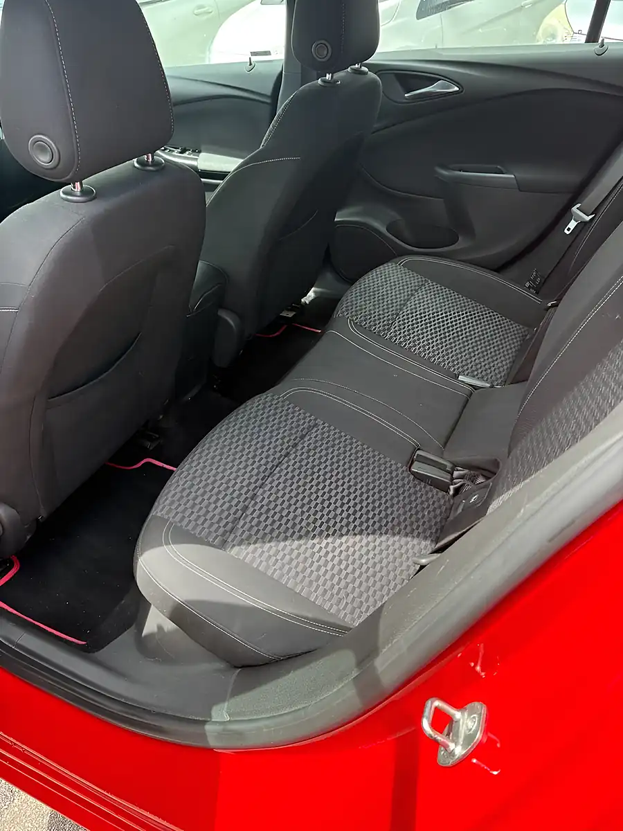 Used 2016 Vauxhall Astra Sri Sports Tourer Red - Interior and Exterior details 6