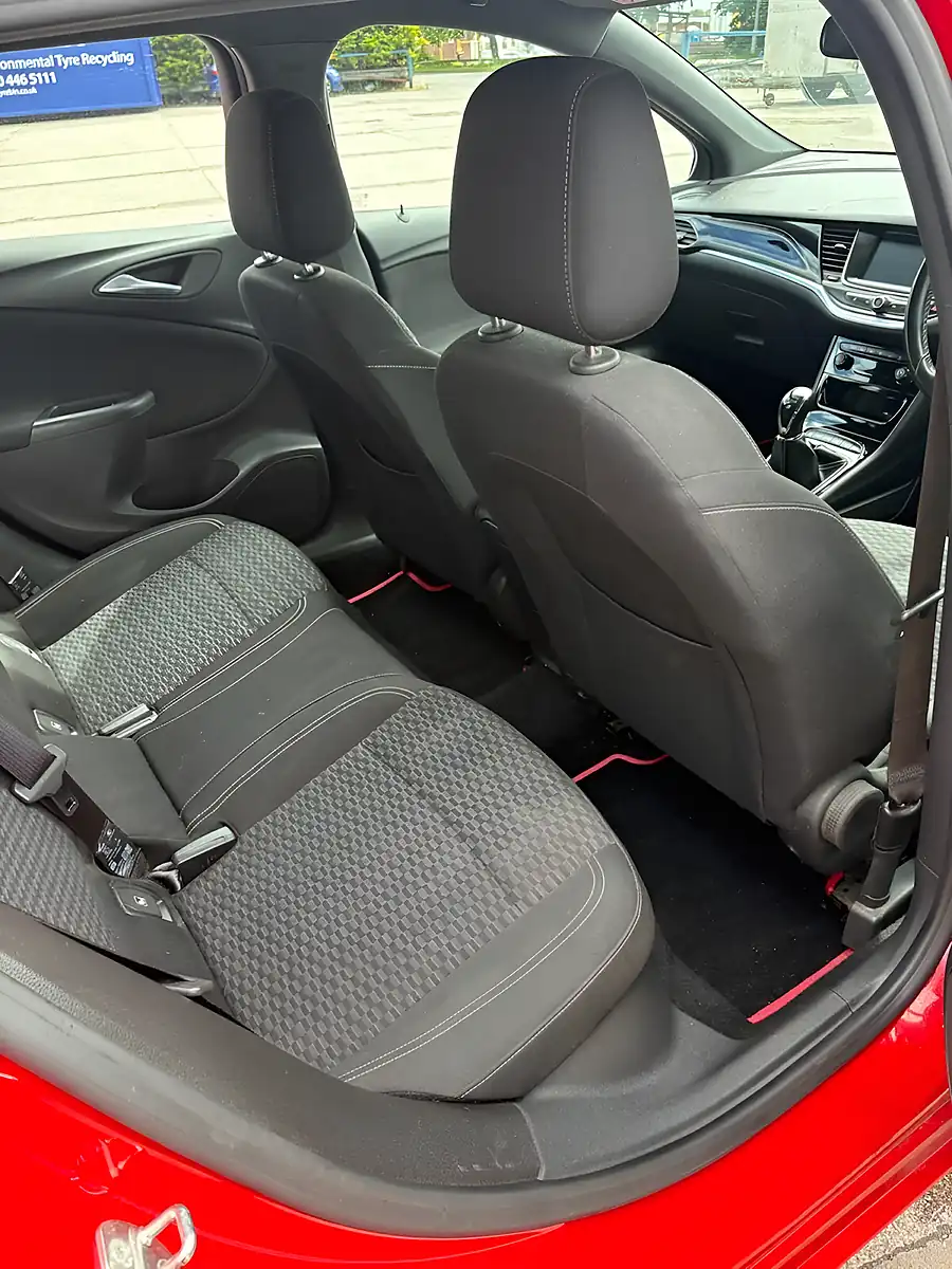 Used 2016 Vauxhall Astra Sri Sports Tourer Red - Interior and Exterior details 8