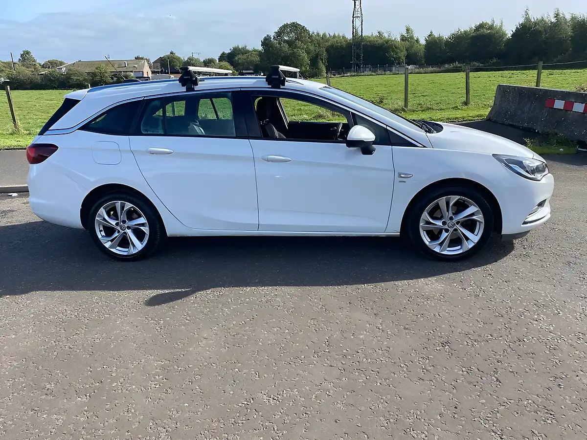 Used 2016 Vauxhall Astra Sri Sports Tourer White - Interior and Exterior details 10