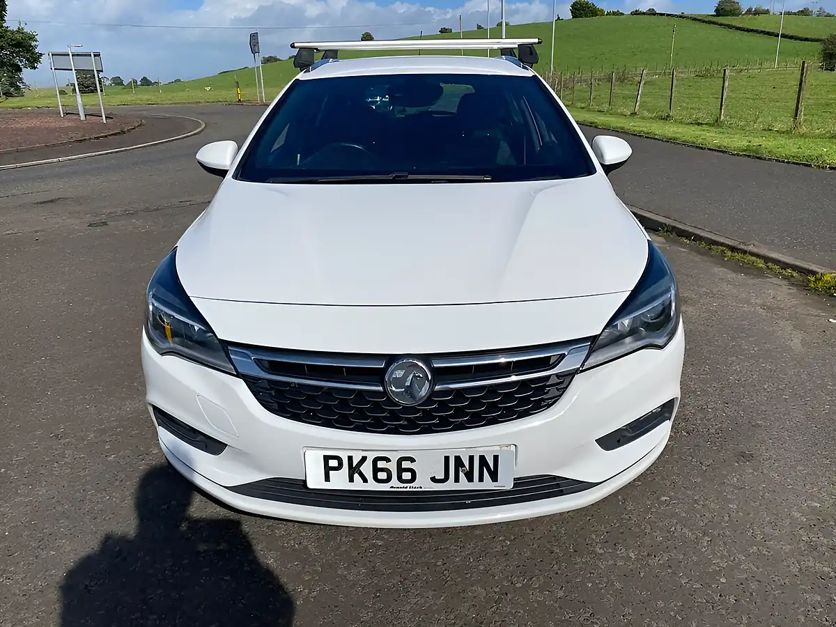Used 2016 Vauxhall Astra Sri Sports Tourer White - Interior and Exterior details 12