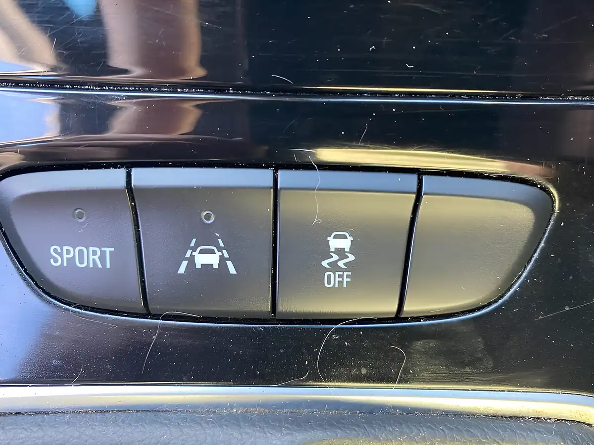 Used 2016 Vauxhall Astra Sri Sports Tourer White - Interior and Exterior details 18