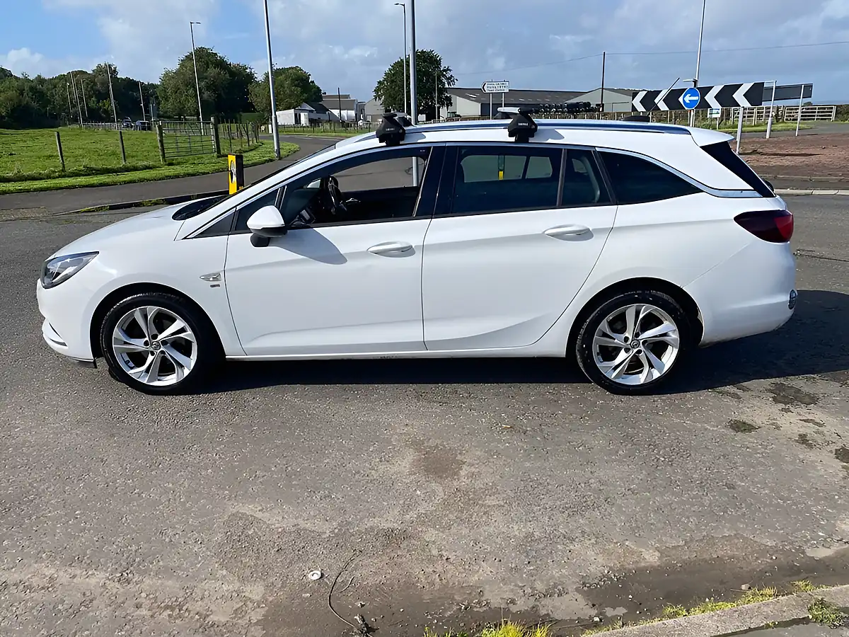Used 2016 Vauxhall Astra Sri Sports Tourer White - Interior and Exterior details 2