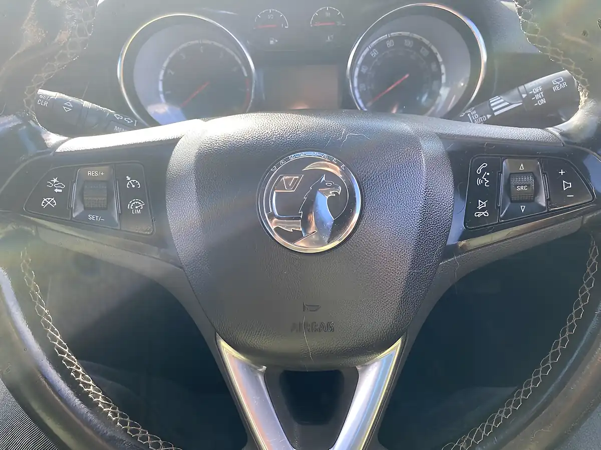 Used 2016 Vauxhall Astra Sri Sports Tourer White - Interior and Exterior details 5