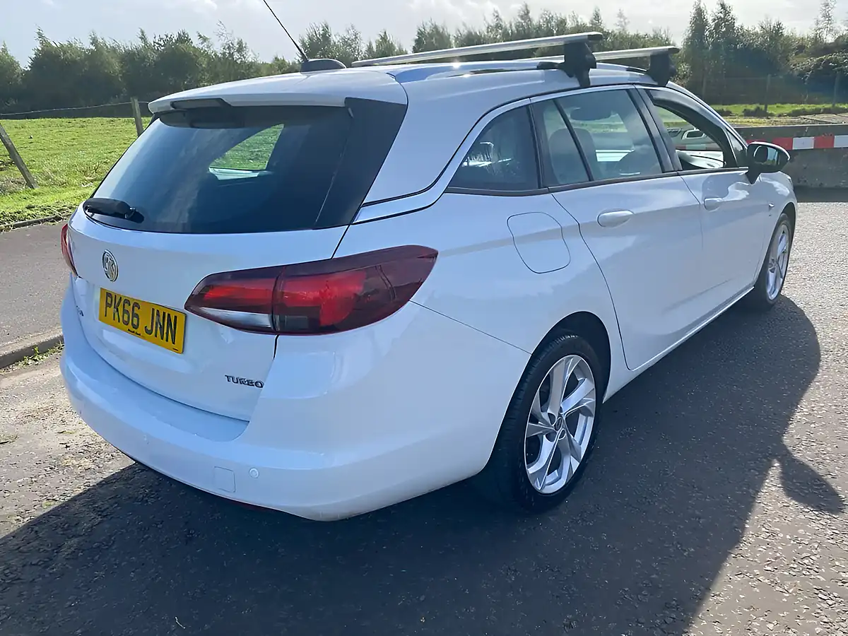 Used 2016 Vauxhall Astra Sri Sports Tourer White - Interior and Exterior details 7