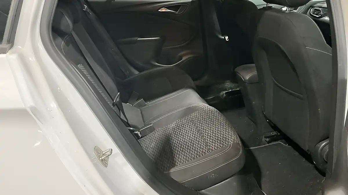 Used 2016 Vauxhall Astra Sri White - Interior and Exterior details 12