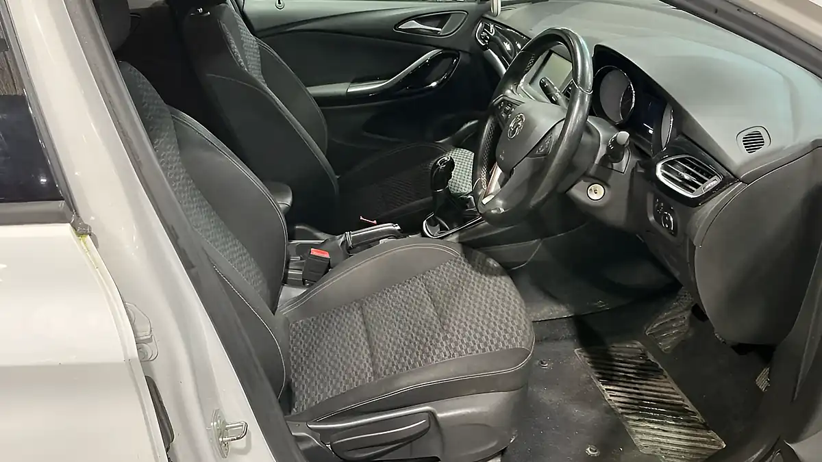 Used 2016 Vauxhall Astra Sri White - Interior and Exterior details 13