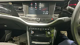 Used 2016 Vauxhall Astra Sri White - Interior and Exterior details 9
