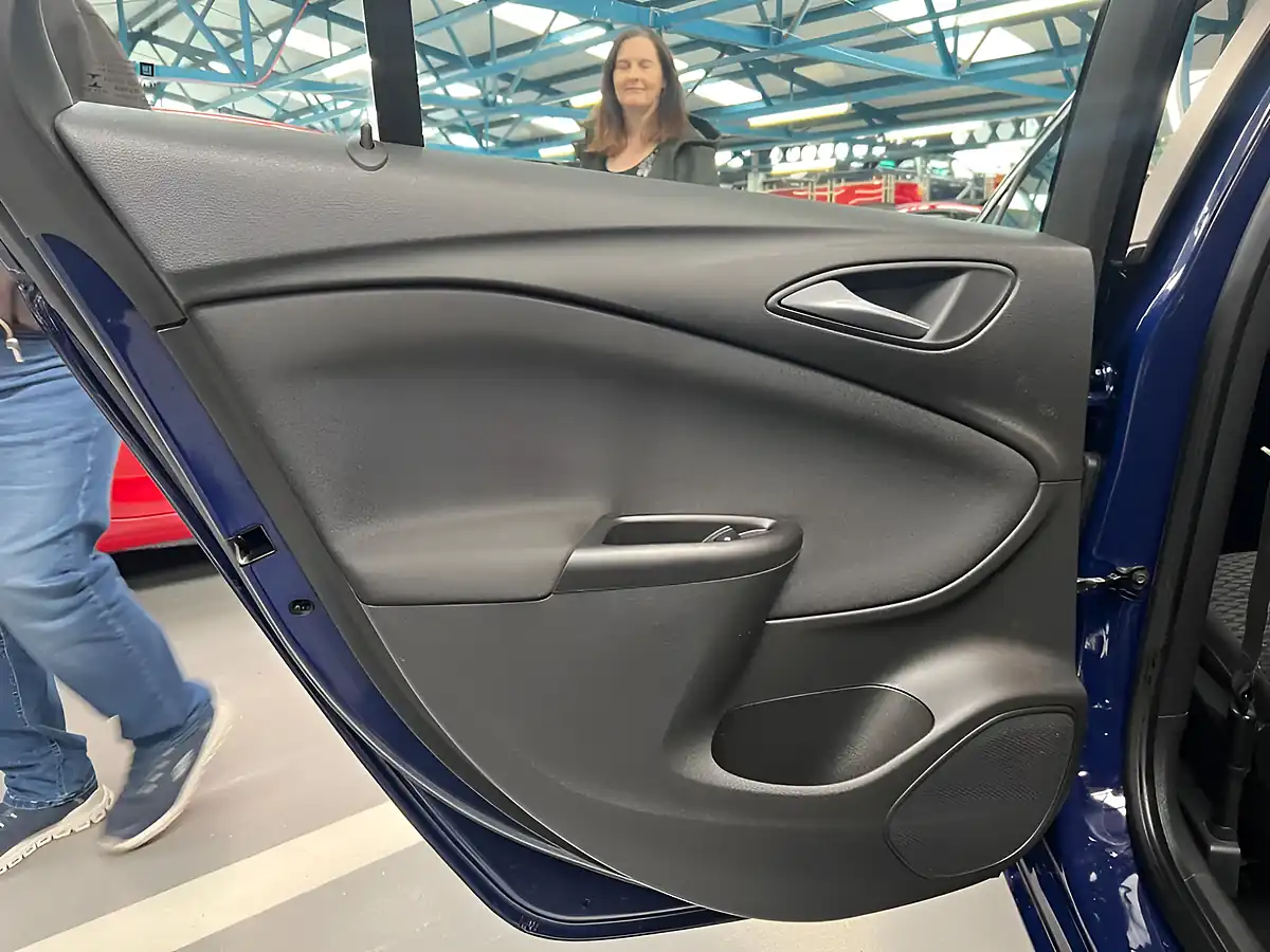 Used 2016 Vauxhall Astra Tech Line Sports Tourer Blue - Interior and Exterior details 10