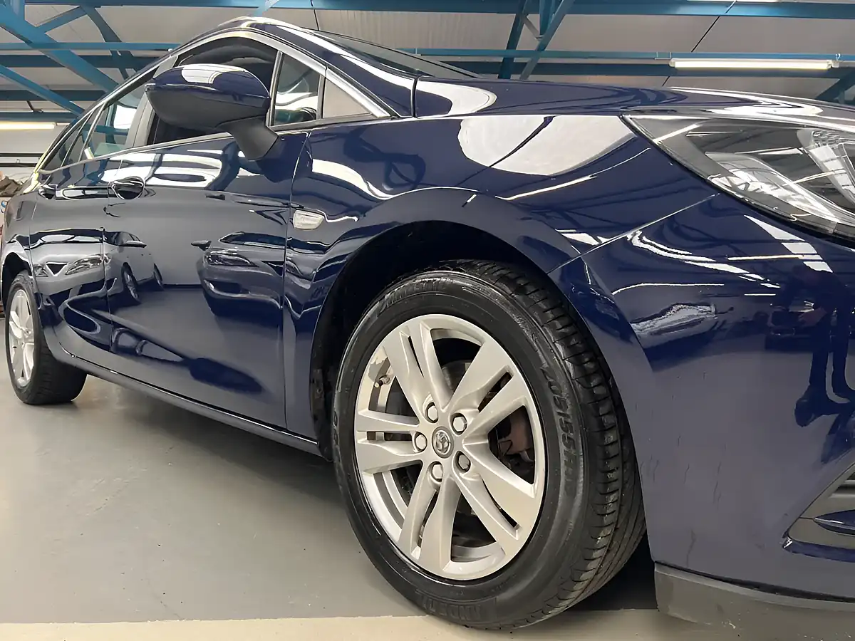 Used 2016 Vauxhall Astra Tech Line Sports Tourer Blue - Interior and Exterior details 13