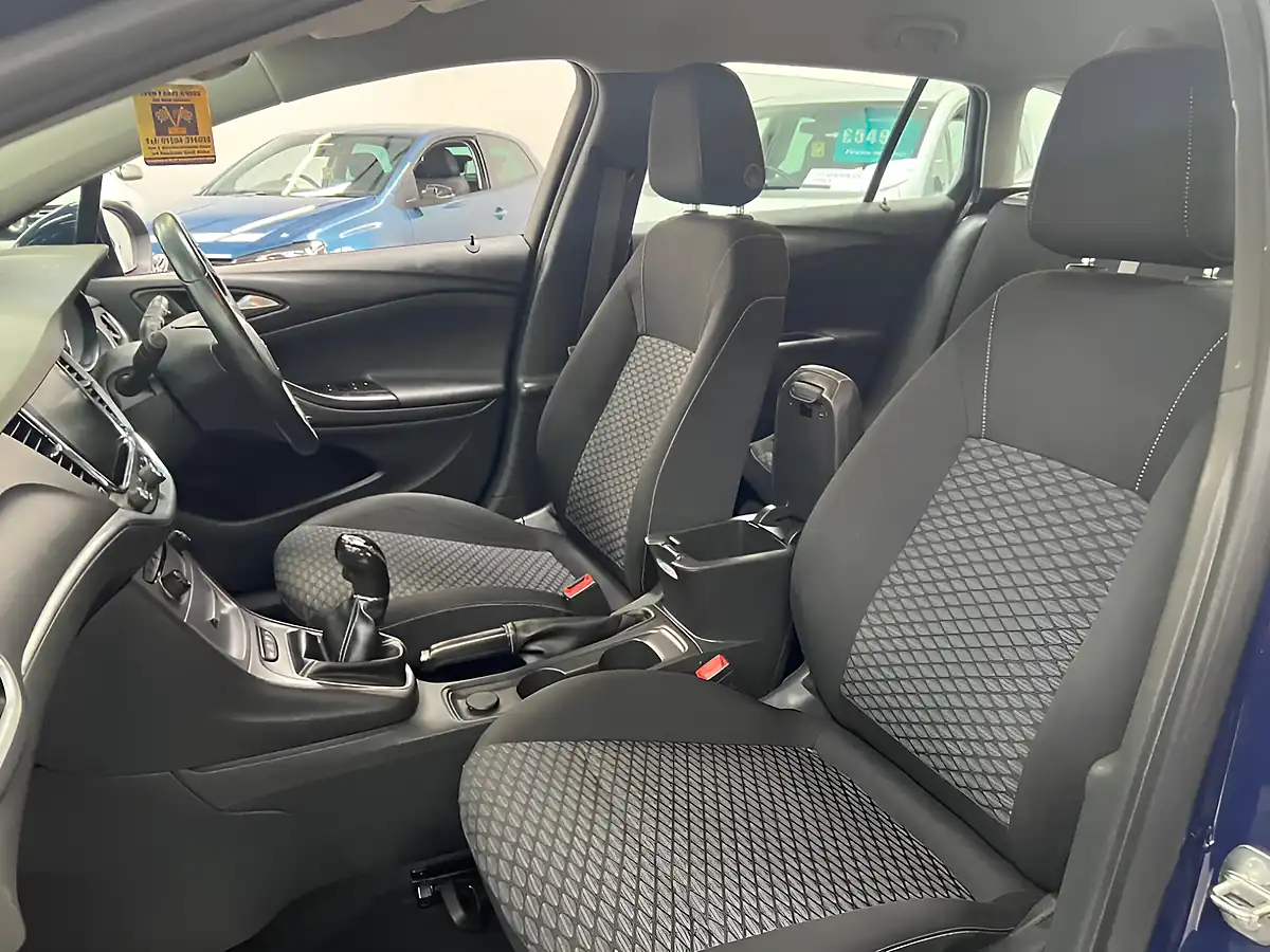 Used 2016 Vauxhall Astra Tech Line Sports Tourer Blue - Interior and Exterior details 15