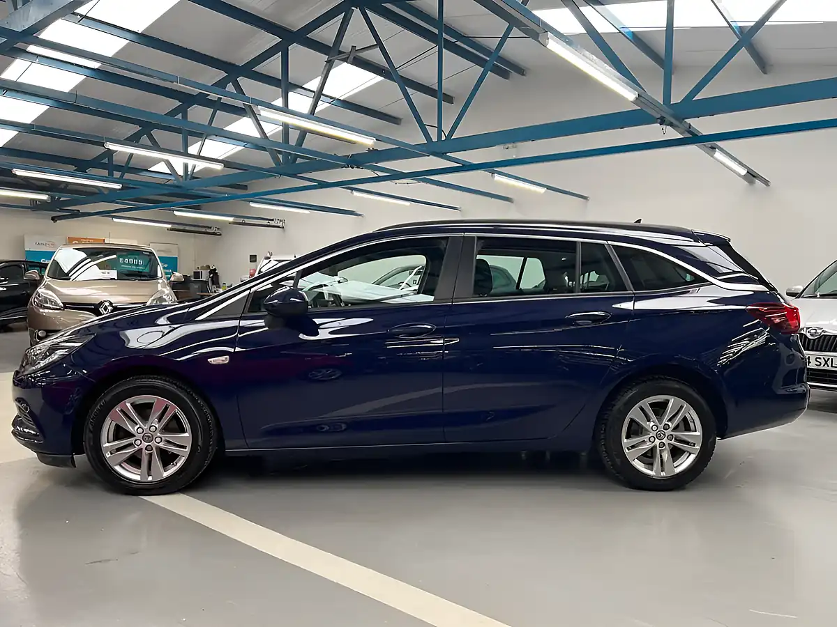 Used 2016 Vauxhall Astra Tech Line Sports Tourer Blue - Interior and Exterior details 5