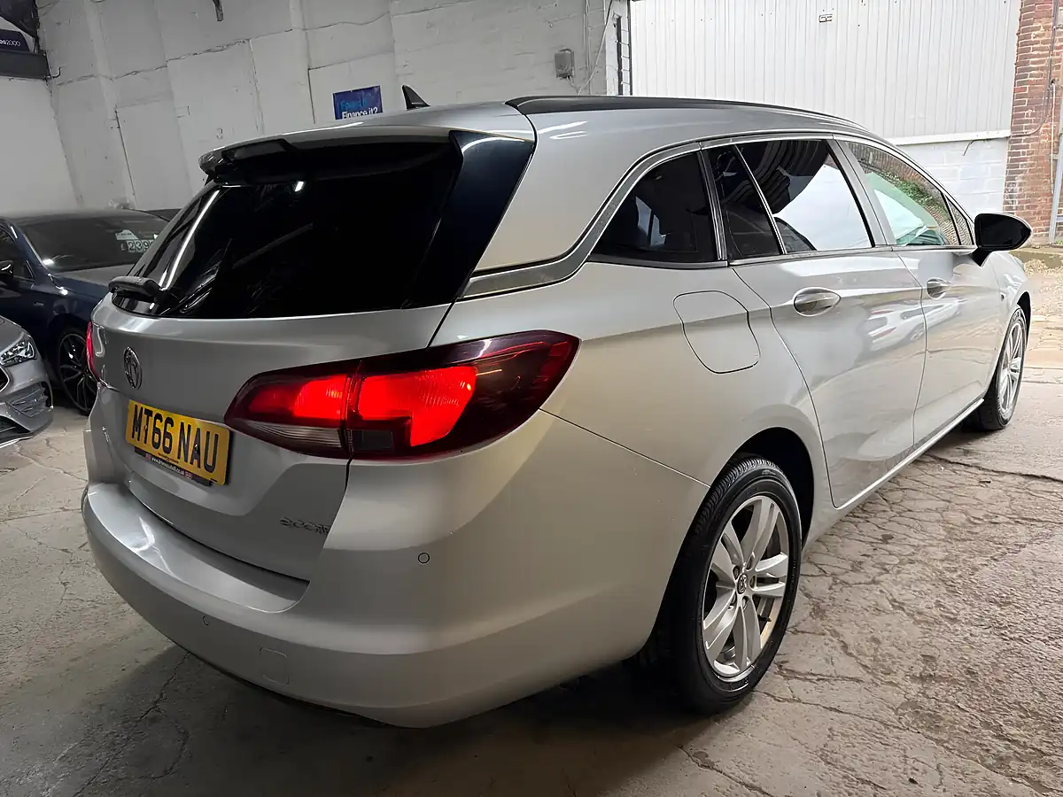Used 2016 Vauxhall Astra Tech Line Sports Tourer Silver - Interior and Exterior details 11