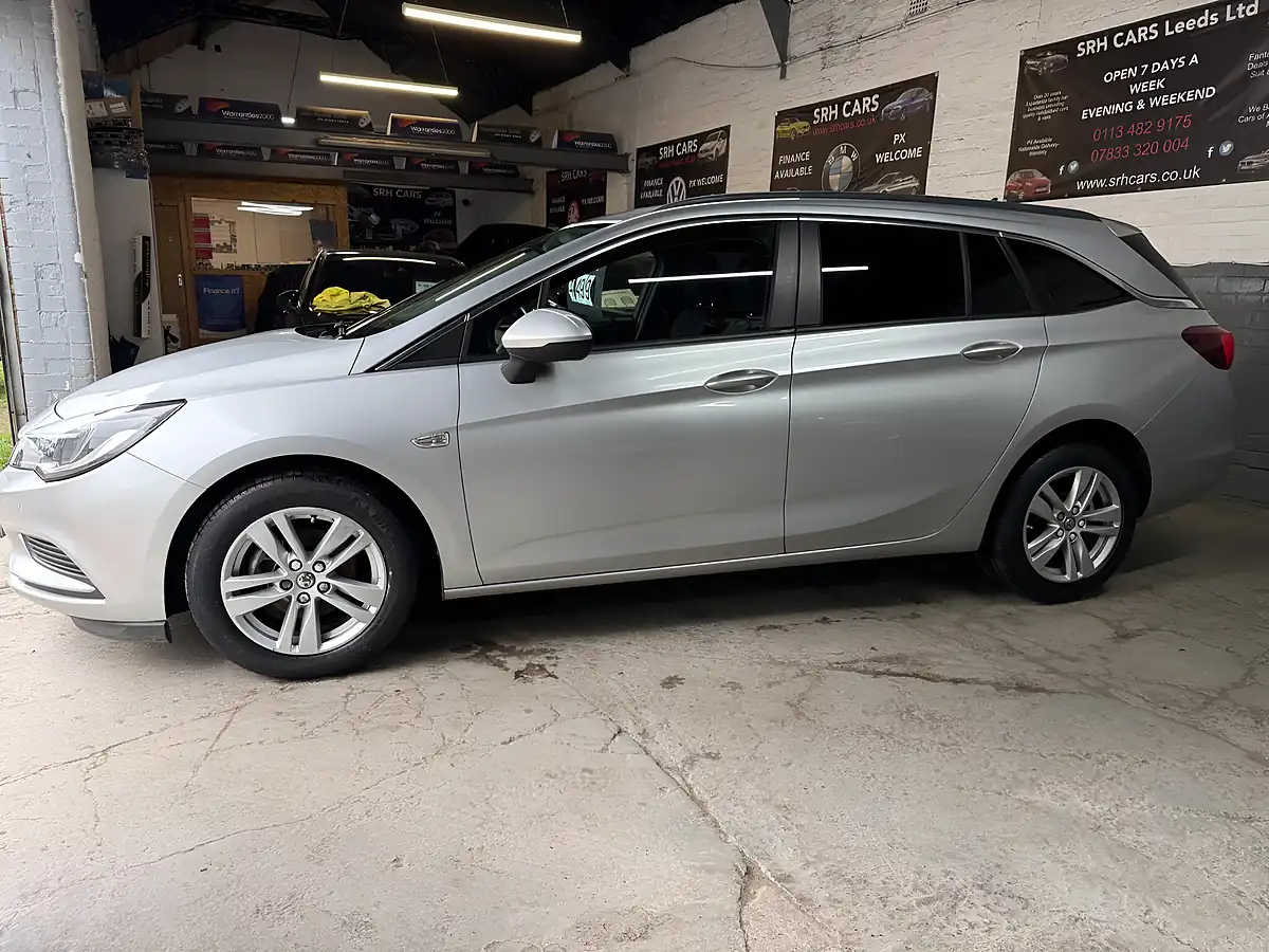 Used 2016 Vauxhall Astra Tech Line Sports Tourer Silver - Interior and Exterior details 16