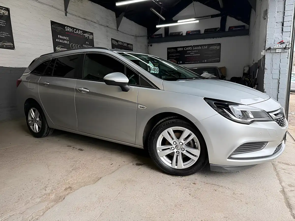 Used 2016 Vauxhall Astra Tech Line Sports Tourer Silver - Interior and Exterior details 5