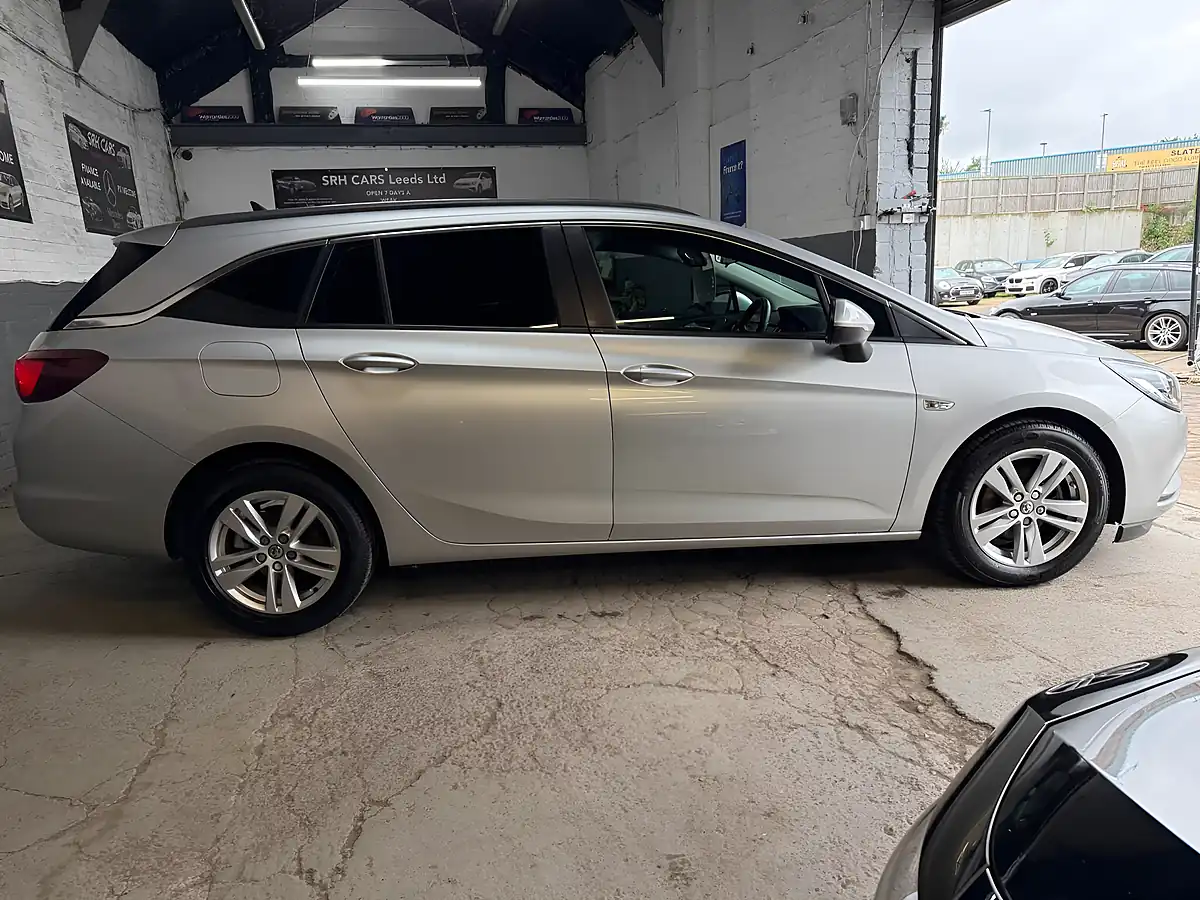 Used 2016 Vauxhall Astra Tech Line Sports Tourer Silver - Interior and Exterior details 8