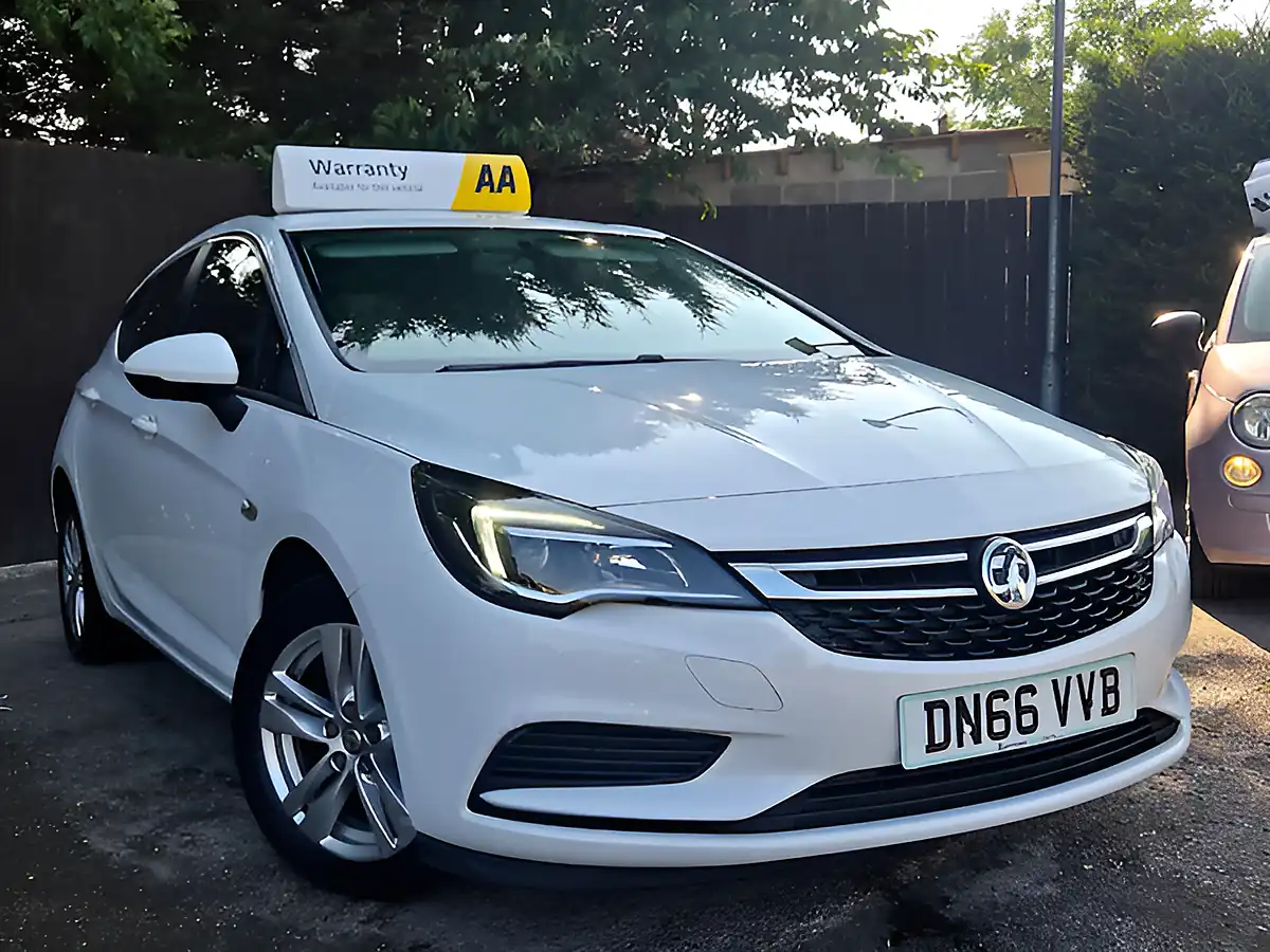 Used 2016 Vauxhall Astra Tech Line White - Front View