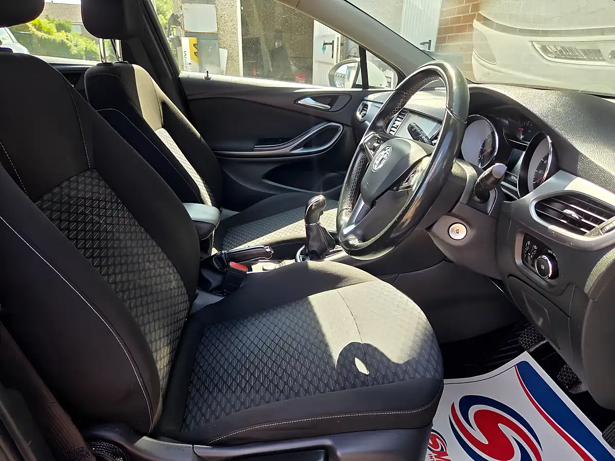 Used 2016 Vauxhall Astra Tech Line White - Interior and Exterior details 10