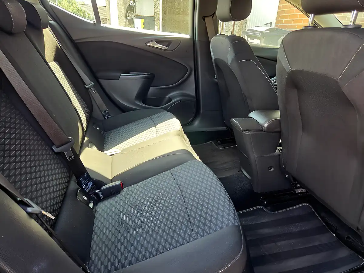 Used 2016 Vauxhall Astra Tech Line White - Interior and Exterior details 11
