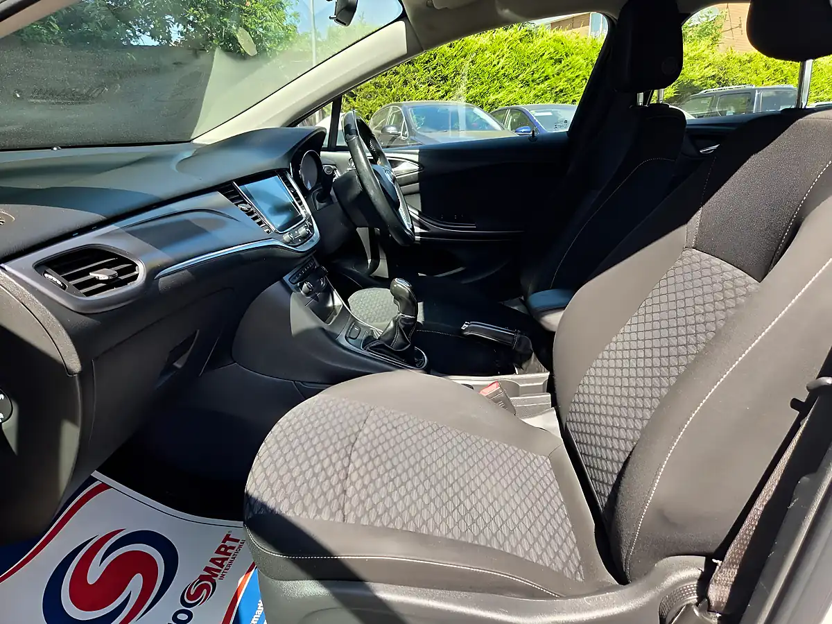 Used 2016 Vauxhall Astra Tech Line White - Interior and Exterior details 16