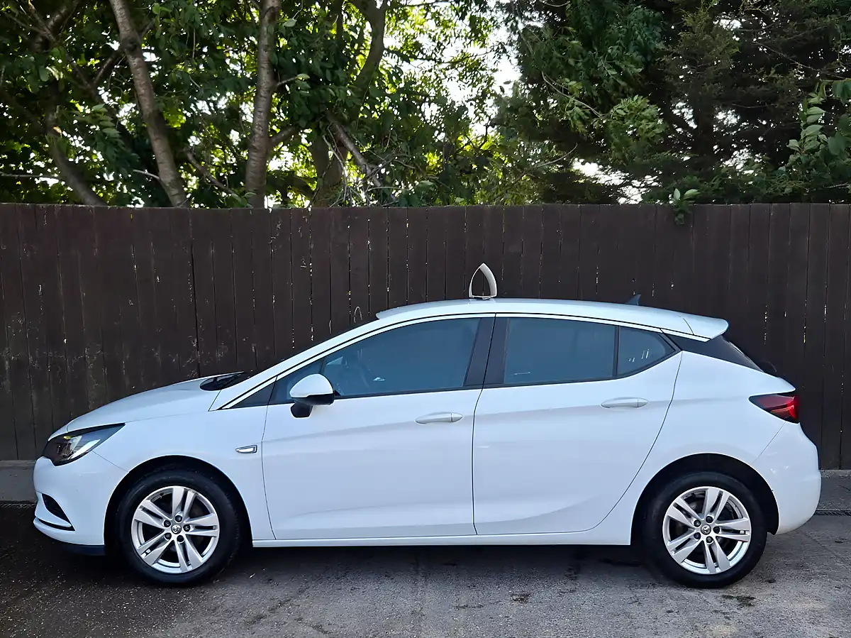 Used 2016 Vauxhall Astra Tech Line White - Interior and Exterior details 5