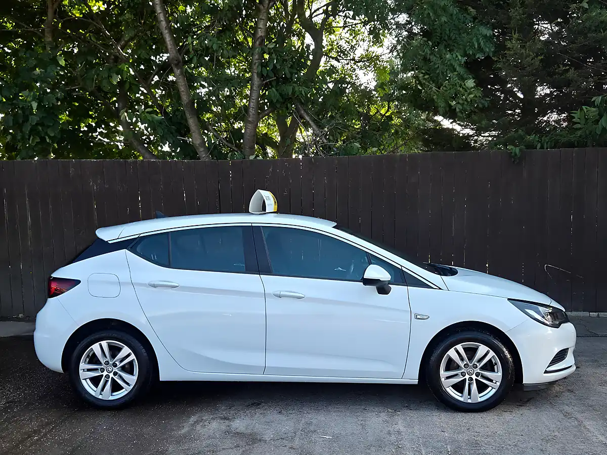 Used 2016 Vauxhall Astra Tech Line White - Interior and Exterior details 7